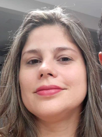 Dra. Aline Malovini, especialista em Endodontia e Ortodontia em Itabuna.