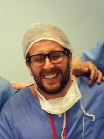 Dr. Fernando Xavier, Cirurgião Buco-Maxilo-Facial e Implantodontista em Itabuna, cuidando da sua saúde bucal com experiência e precisão.