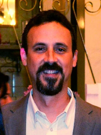 Dr. Frutos José Bolaños Cordeiro, especialista em Prótese e Endodontia em Itabuna.