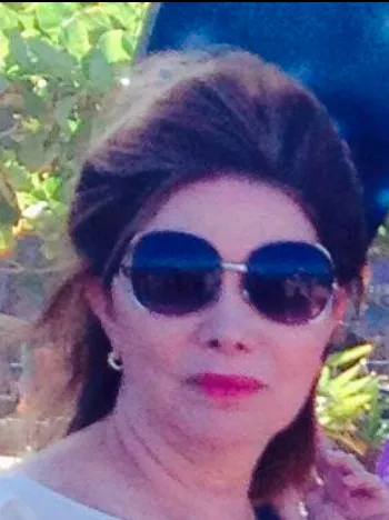Dra. Elanir Gonçalves Fiterman, especialista em Periodontia e Implantes, oferecendo tratamentos de alta qualidade em Itabuna.