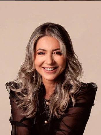 Dra. Jacinta Mesquita, especialista em Harmonização Orofacial e Cirurgiã-Dentista em Itabuna.