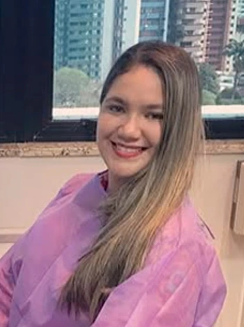 Dra. Jessika Midlej, dentista habilitada em Odontologia Hospitalar, atendendo em Itabuna.
