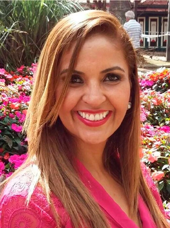Dra. Joamylly Cordeiro, especialista em Dentística, criando sorrisos saudáveis e bonitos em Itabuna.