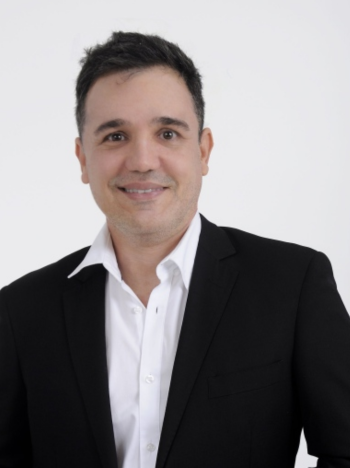 dentista renomado em Itabuna, com ampla experiência e comprometimento em proporcionar sorrisos saudáveis e bonitos.