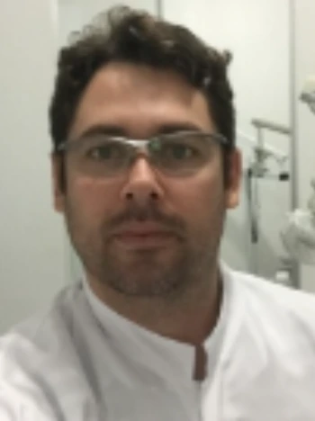 Dr André prioriza o conforto e a saúde bucal dos pacientes.